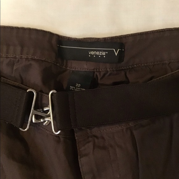 Plus Size Venezia capris - Picture 2 of 4